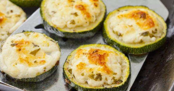 Pesto & Feta Zucchini Rounds