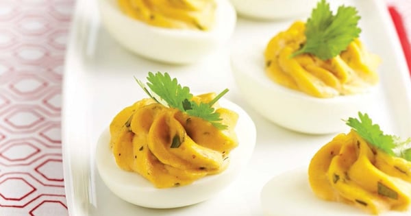 Devilled eggs with cilantro