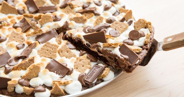 S’mores Brownie Pizza