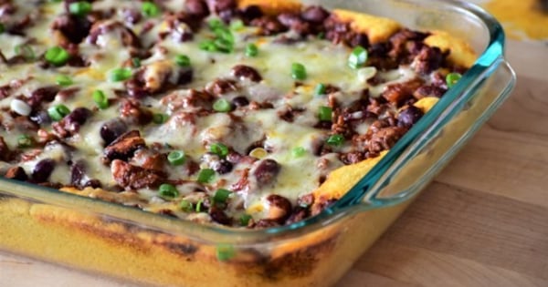 Easy Chili Cornbread Bake