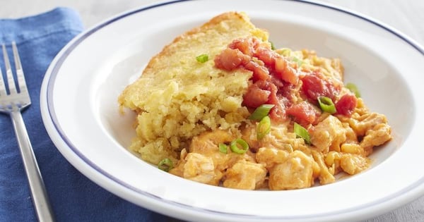 Slow-Cooker Spicy Cheddar Chicken Cornbread
