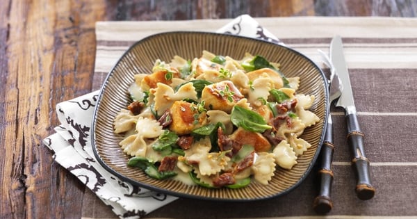 Chicken & Sundried Tomato Bowtie Pasta with White Wine