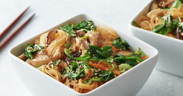 One-Pot Stir-Fry Rice Noodles with Chicken