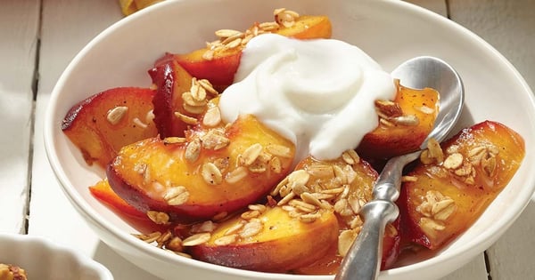 Speedy peach crumble