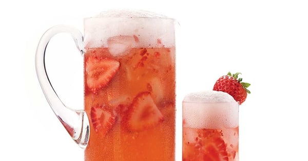 Pale ale with strawberries and mango