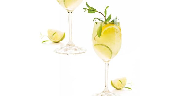 Summer stylin’ - White sangria