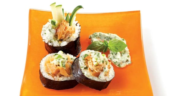Maki with smoked salmon and basil from Geneviève Everrel
