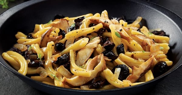 Black olive, thyme, and mushroom pasta from François Chartier
