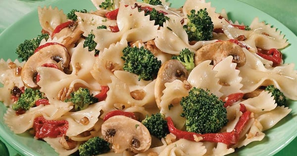Pasta Salad with Nuts and Veggies