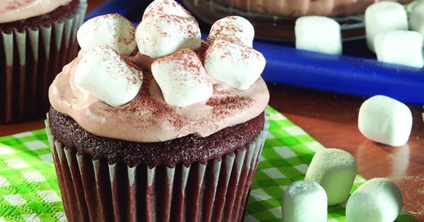 Hot Cocoa-Marshmallow Cupcakes