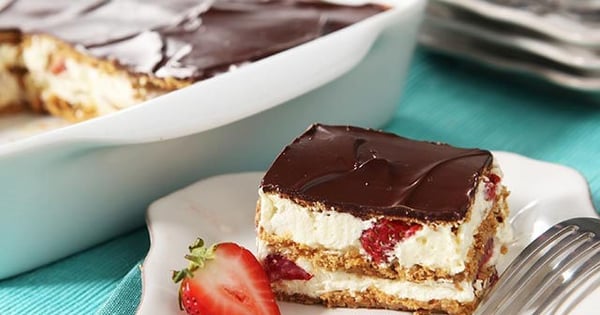 Strawberry Éclair Dessert