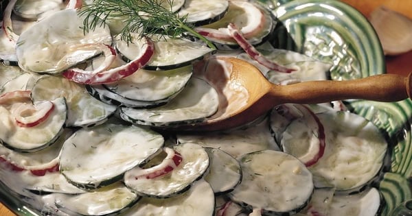 Cucumbers with Yogurt-Dill Sauce