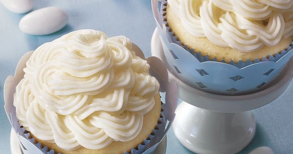 Double Almond Wedding Cupcakes
