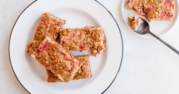 Strawberry Yogurt Oatmeal Breakfast Bars