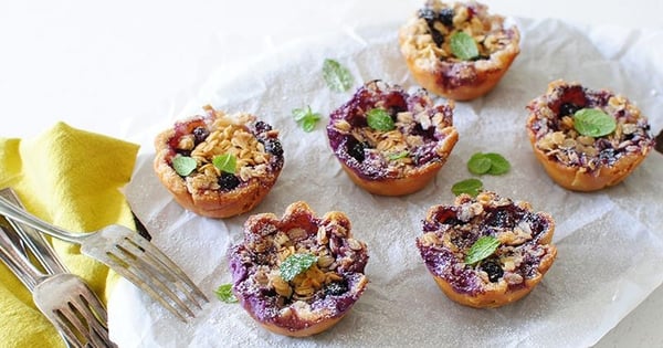 Blueberry Crumble Mini Pies