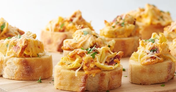 Spicy Bacon Artichoke Dip Crostini Cups