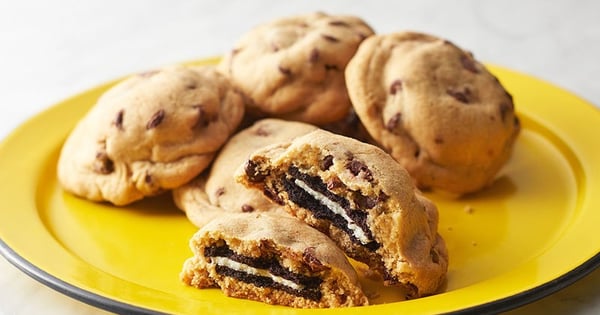Oreo-Stuffed Chocolate Chip Cookies