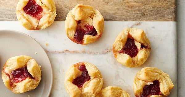 3-Ingredient Cranberry Brie Bites