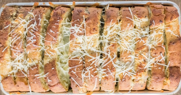 Cheesy Pesto Bread Loaf