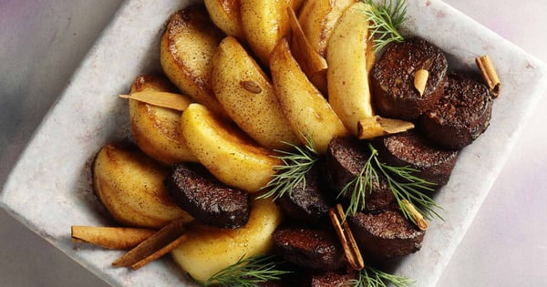 Black pudding with apples