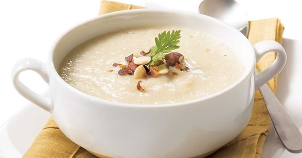 Jerusalem artichoke soup with toasted hazelnuts