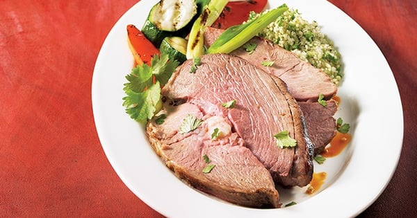 Leg of lamb with sundried tomatoes