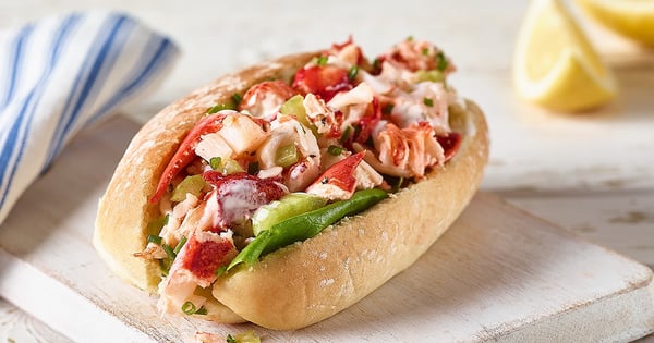 Traditional lobster roll
