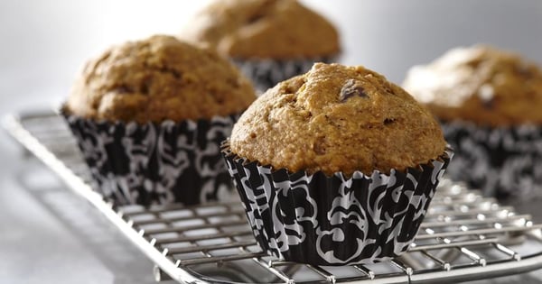 Broccoli molasses muffins