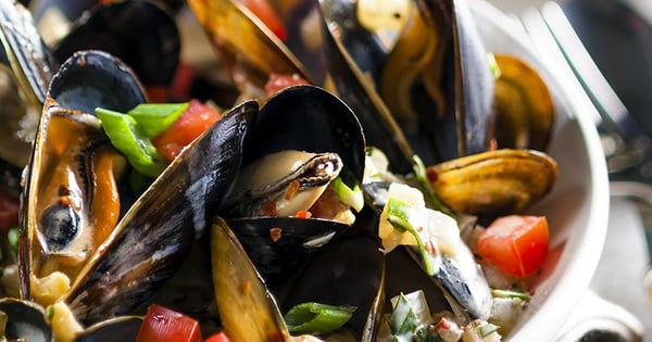 Mussels with Tarragon Cream Sauce