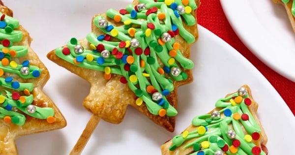 Holiday Tree Cherry Pie Pops