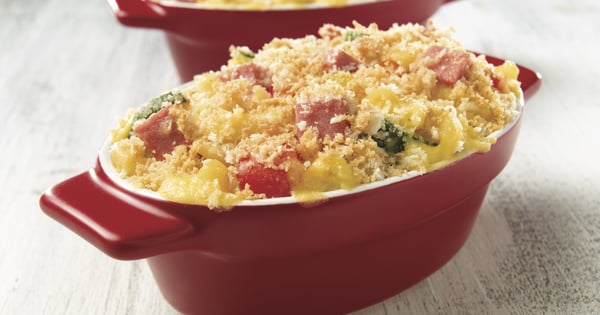 Crunchy macaroni and cheese casserole with bologna