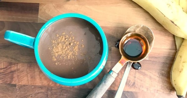 Chocolate Gingerbread Protein Smoothie (+ video)