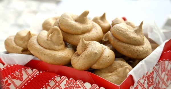 Easy Molasses Walnut Meringues with Gingerbread Spices