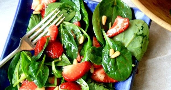 Strawberry spinach salad with molasses vinaigrette