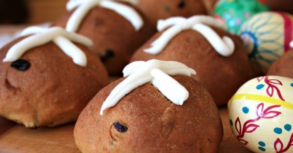 Hot cross buns a simple & scrumptious Easter tradition