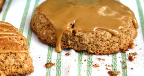 Whole wheat molasses oat scones