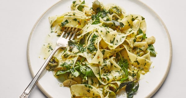 Herby Pasta with Garlic and Green Olives
