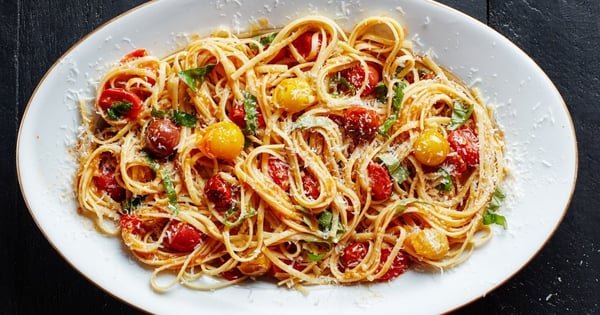 Pasta with 15-Minute Burst Cherry Tomato Sauce