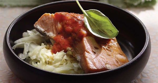 Salmon pavé on crispy cabbage