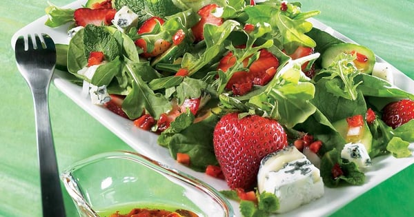 Refreshing salad with Le Gris Bleu cheese
