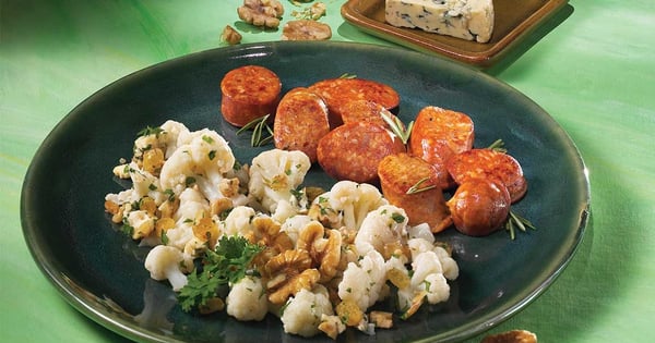 Cauliflower Salad with Blue Cheese and Walnuts