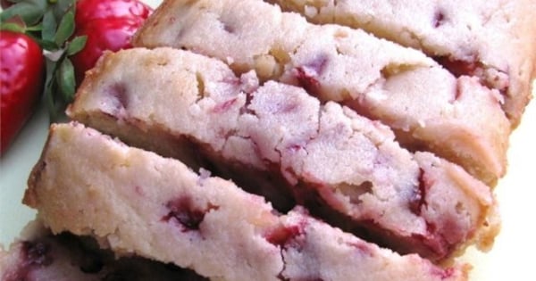 Amazing Strawberry Pound Cake