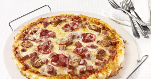 Amoré meat lovers' pizza