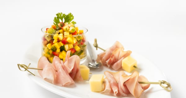 Ham and cheese mini brochettes with fruit salsa