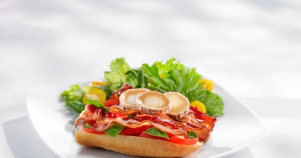 Baguette with Applewood smoke flavour bacon and goat cheese