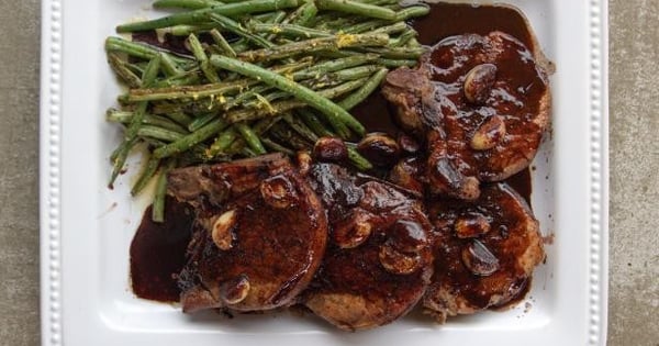 Pork Chops with Wine and Garlic