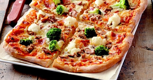Tuna, vegetable and bacon pizza