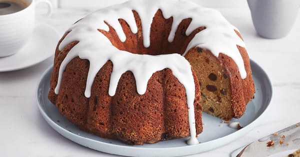 Rum-raisin bundt cake