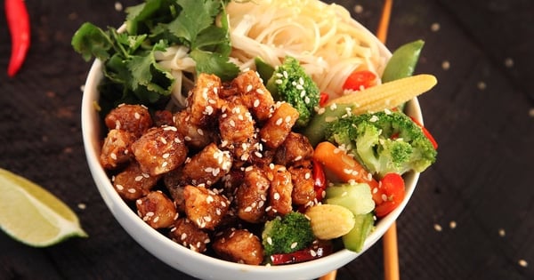 Black pepper tempeh with vegetables stir fry, signed Max L'Affamé