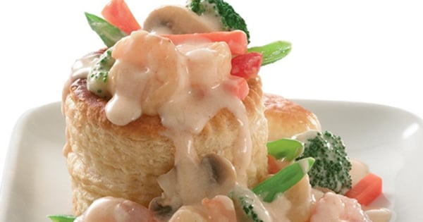 Creamy Shrimp Curry on Pastry Shells